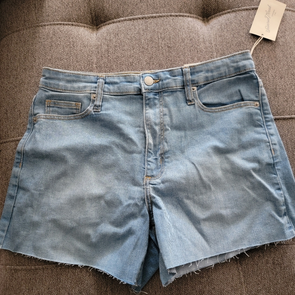 NWT Universal Thread Light Blue Jean Shorts Size 8/29
